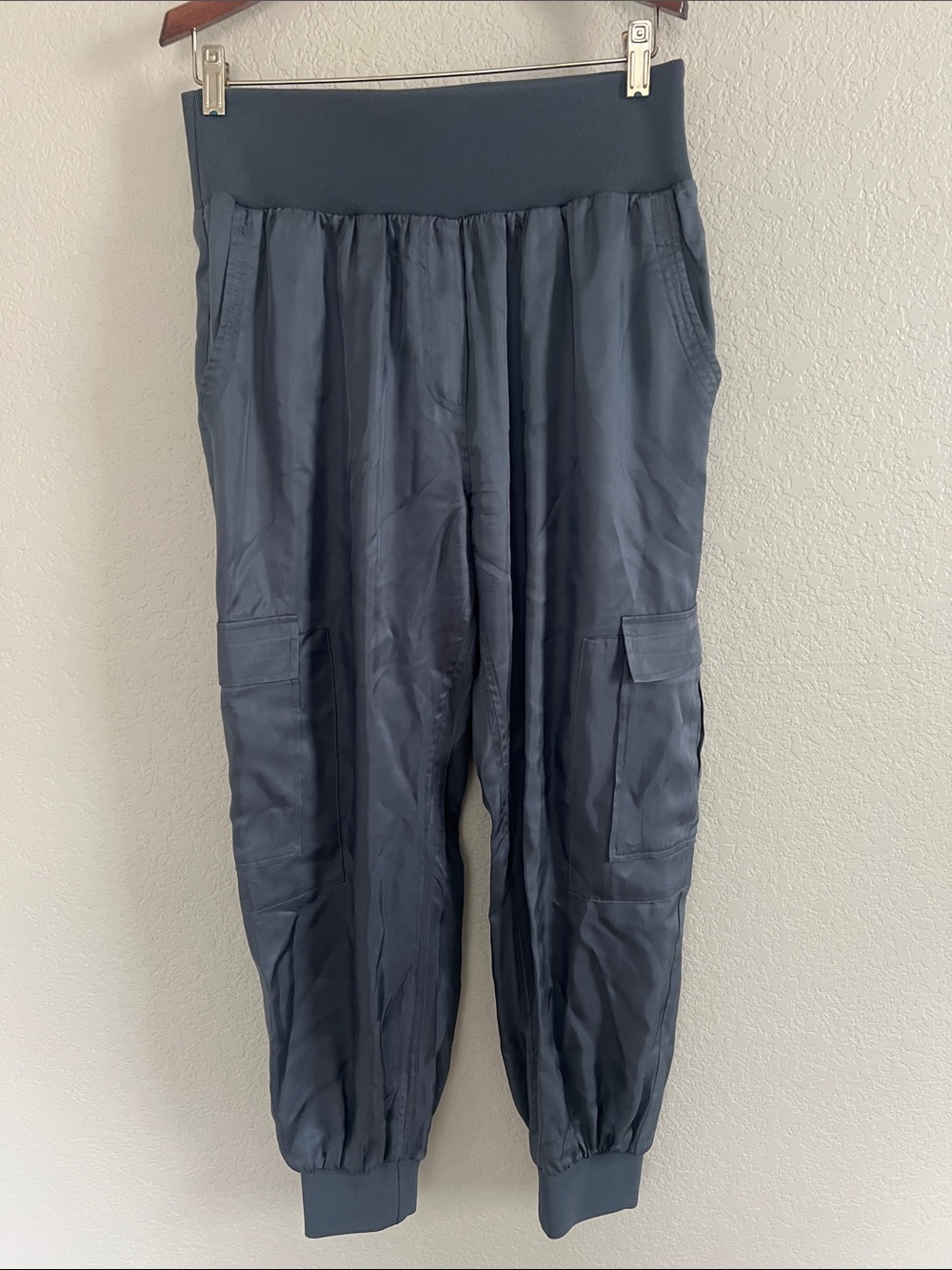 Cinq a Sept Giles Cargo Pants
Shadow. Size Large - Picture 2 of 9